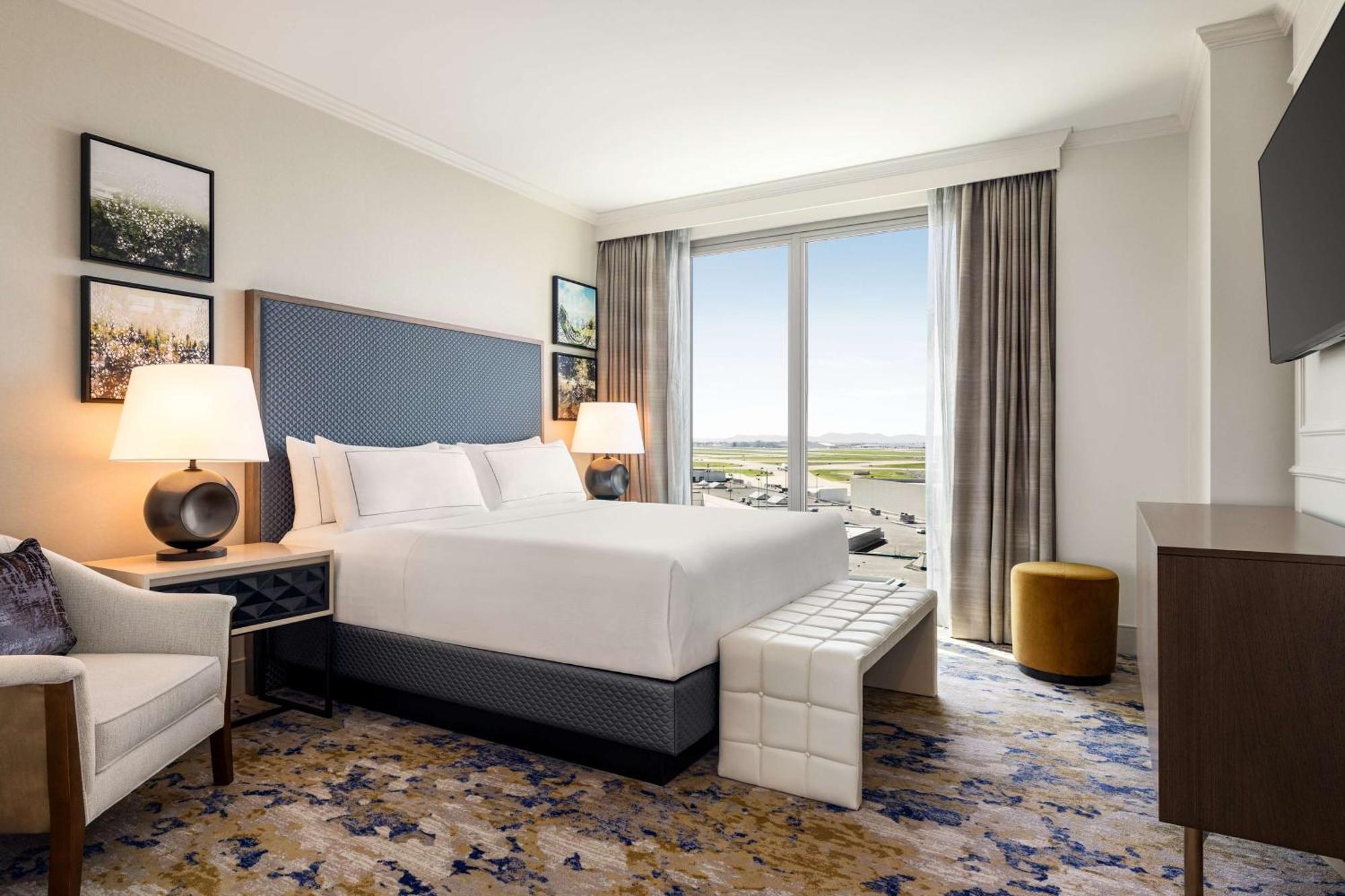 Hilton Bna Airport Terminal 4*