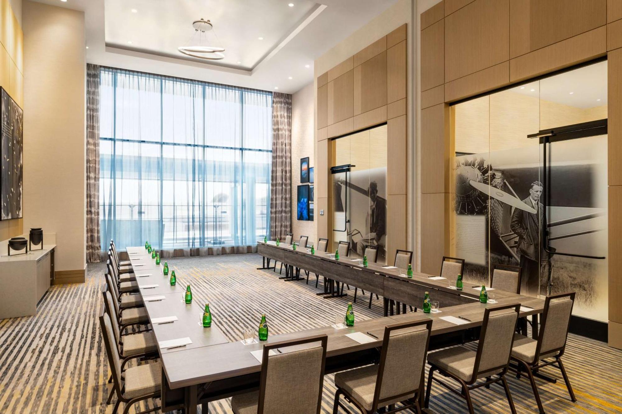 Hilton Bna Airport Terminal Hotel