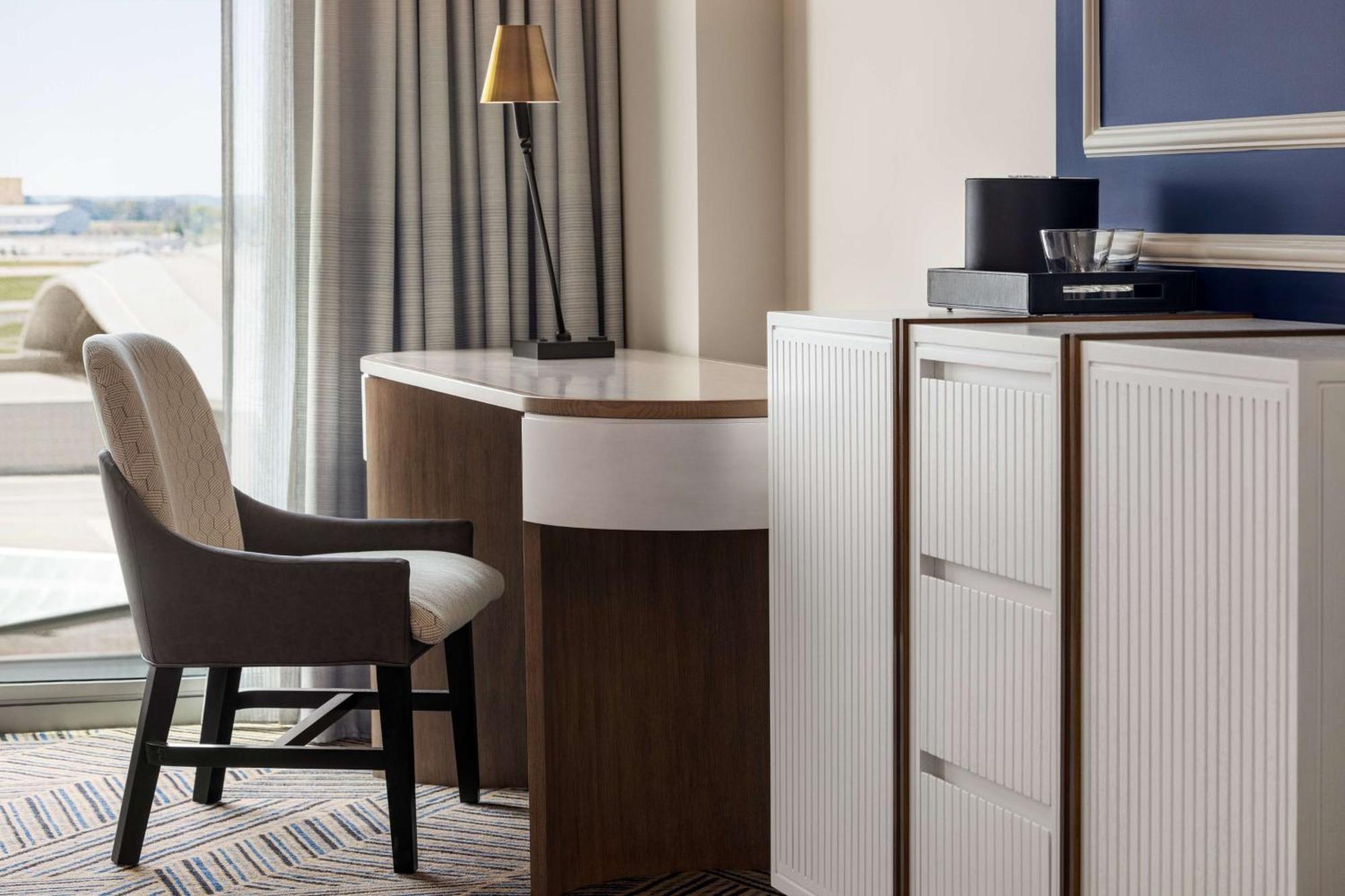 Hotel Hilton Bna Airport Terminal