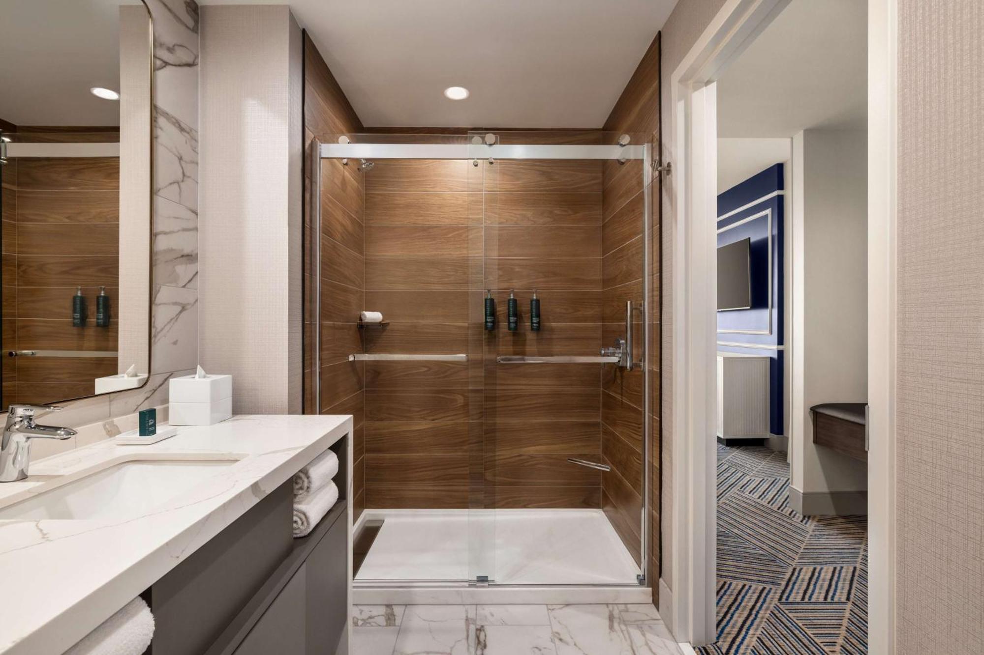 Hilton Bna Airport Terminal 4*