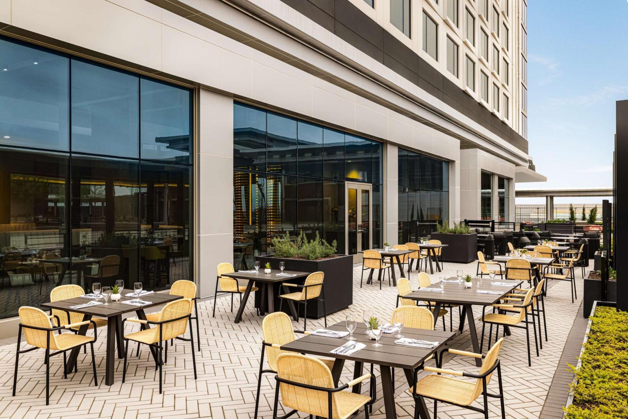 Hilton Bna Airport Terminal Hotel 4*